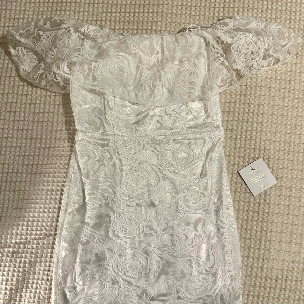 Lulus white off shoulder lace wedding dress
Size M